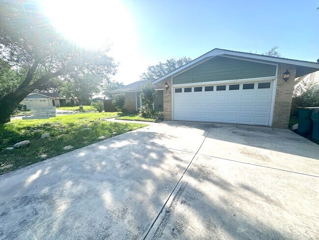 502 Erna Dr in Converse, TX - Building Photo - Building Photo
