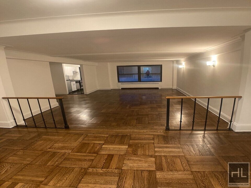 EAST 38 STREET in New York, NY - Building Photo