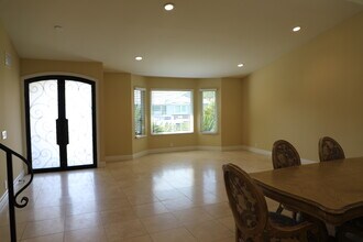 10146 Janetta Way in Los Angeles, CA - Building Photo - Building Photo