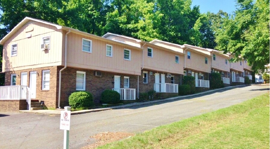 Memorial Park Townhomes in Thomasville, NC - Foto de edificio