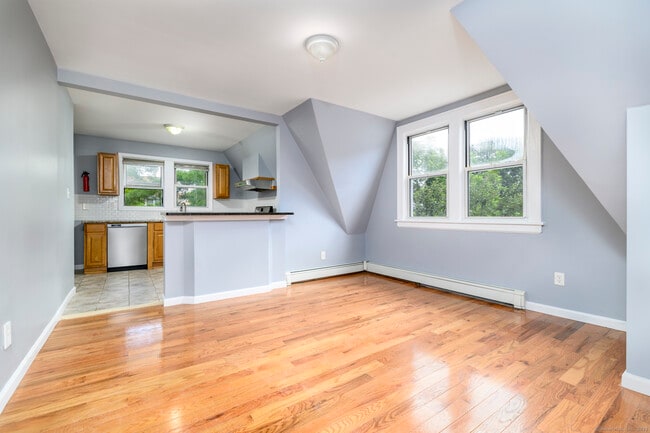 25 Puritan Ln in Stamford, CT - Building Photo - Building Photo