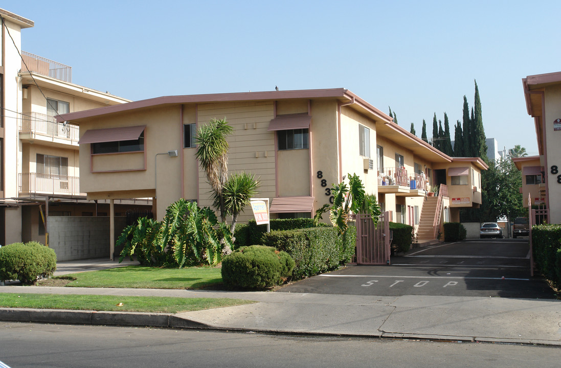 8830 Tobias Ave in Panorama City, CA - Building Photo