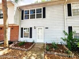 229 Kettering Ct in Orange Park, FL - Building Photo