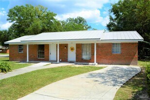 7145 Pearson Rd in Pensacola, FL - Building Photo