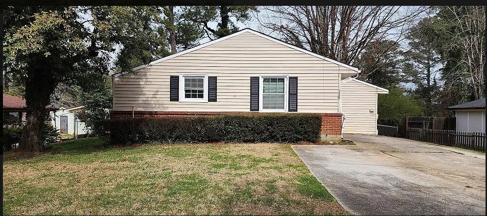 3200 Sandusky Dr in Decatur, GA - Building Photo