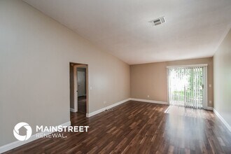 10927 Horse Track Dr E in Jacksonville, FL - Building Photo - Building Photo