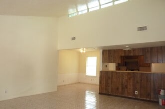 8916 Carousel Ln in Houston, TX - Building Photo - Building Photo