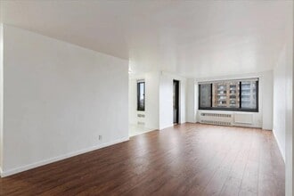 185 Hall St in Brooklyn, NY - Building Photo - Building Photo