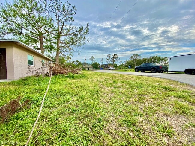 1534 Oak Dr in Ft. Myers, FL - Building Photo - Building Photo