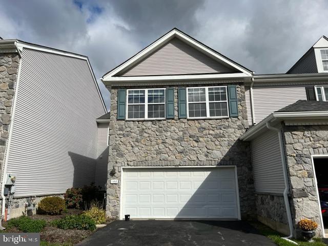166 Chaps Ln in West Chester, PA - Building Photo