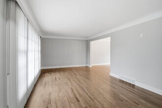 32901 Blossom Ct in Beverly Hills, MI - Building Photo - Building Photo