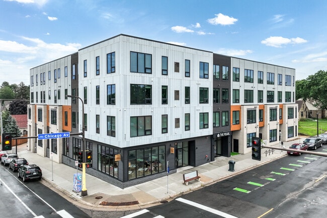 The Pearl Apartments in Minneapolis, MN - Building Photo - Building Photo