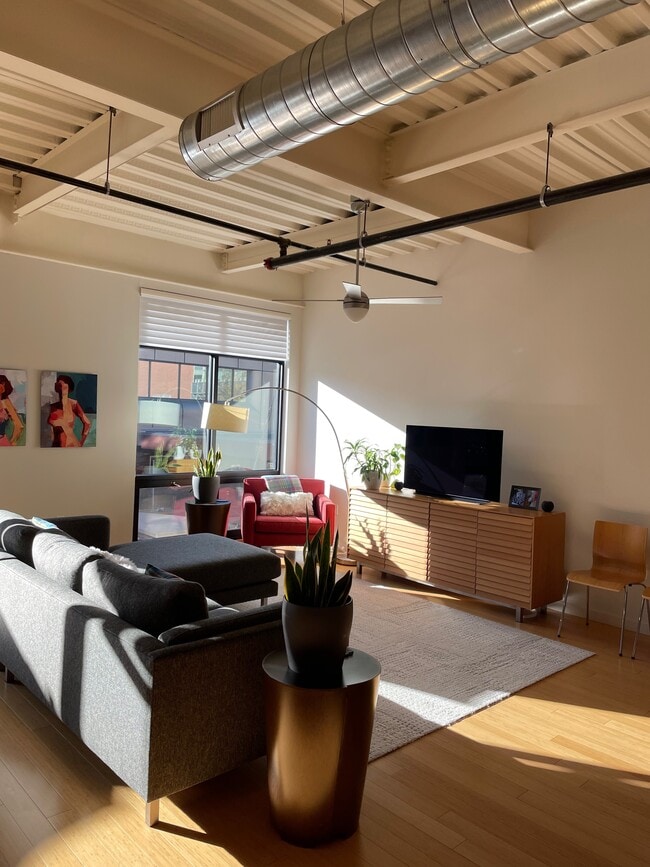 1360 Walnut St, Unit 213 in Boulder, CO - Foto de edificio - Building Photo