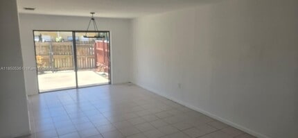 6325 SW 138th Ct in Miami, FL - Foto de edificio - Building Photo