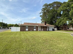 738 Carondelay Dr in Pensacola, FL - Building Photo - Building Photo
