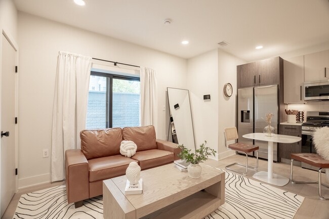 3934 14th St NW, Unit B in Washington, DC - Building Photo - Building Photo