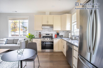 263 E Hedding St in San Jose, CA - Building Photo - Building Photo