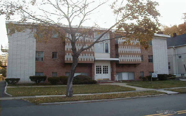 Amsterdam Gardens in Roselle, NJ - Building Photo - Building Photo