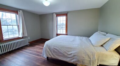 1626 Williston Rd in South Burlington, VT - Foto de edificio - Building Photo