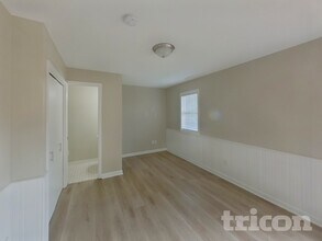 2990 Payne Ave in Little Canada, MN - Building Photo - Building Photo