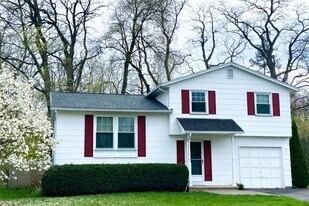 37 Penhurst Rd in Brighton, NY - Building Photo