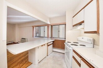 1919 N Summit Ave in Milwaukee, WI - Building Photo - Building Photo