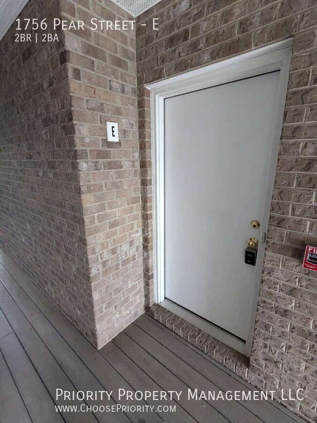 1756 Pear St in Harrisonburg, VA - Building Photo - Building Photo