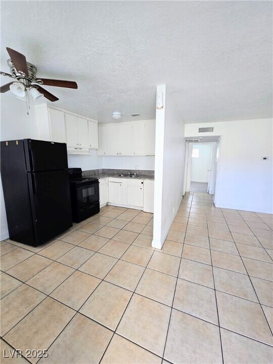 908 N Jones Blvd in Las Vegas, NV - Building Photo