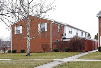 1720 Queenswood Dr in Findlay, OH - Foto de edificio - Building Photo