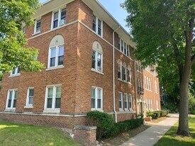 2752 N Bartlett Ave, Unit 3 in Milwaukee, WI - Building Photo