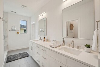 13351 Goodland St in Dallas, TX - Foto de edificio - Building Photo