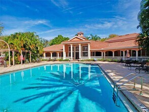 4166 Central Sarasota Pkwy in Sarasota, FL - Foto de edificio - Building Photo