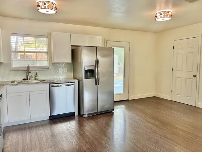 27 North St in Mary Esther, FL - Building Photo - Building Photo