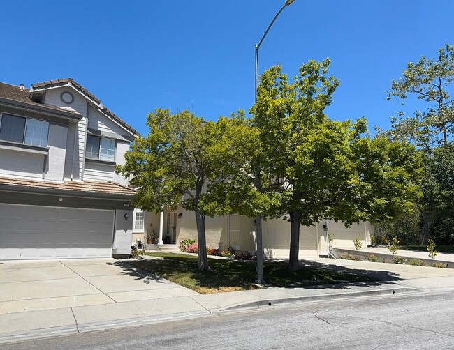 property at 122 Lynx Ct