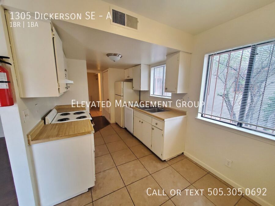 1305 Dickerson Dr SE in Albuquerque, NM - Building Photo