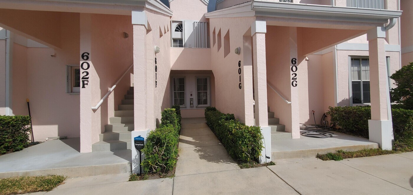 601 Muirfield Ct in Jupiter, FL - Building Photo