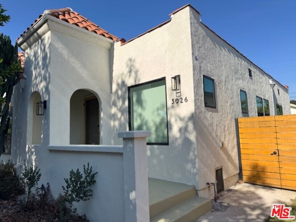 3026 Farmdale Ave in Los Angeles, CA - Foto de edificio