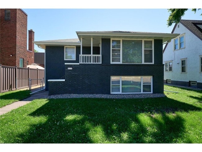 property at 1284 Snelling Ave N