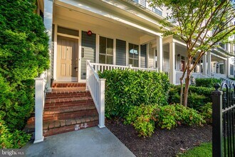 727 Annie Rose Ave in Alexandria, VA - Building Photo - Building Photo