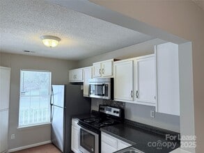 6425 Windsor Gate Ln in Charlotte, NC - Building Photo - Building Photo