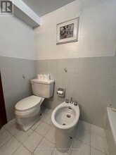 18 Holland Park Ave in Toronto, ON - Building Photo - Building Photo