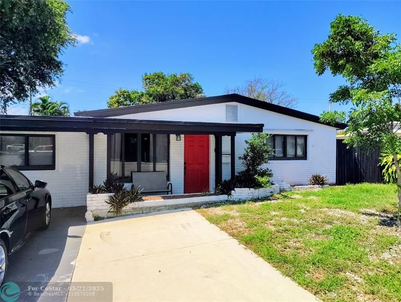 5711 Sheridan St in Hollywood, FL - Building Photo
