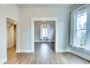 9426 N Edison St, Unit 1 in Portland, OR - Building Photo - Building Photo