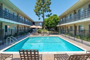 Villa La Paz in Bellflower, CA - Building Photo