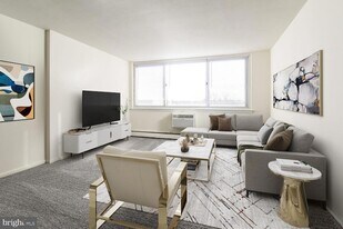 449 Hamilton St, Unit 601 in Norristown, PA - Building Photo