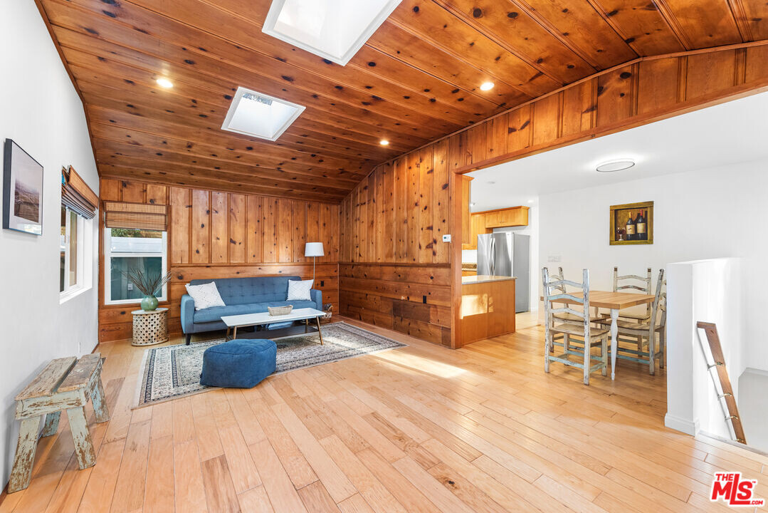19876 Observation Dr in Topanga, CA - Building Photo
