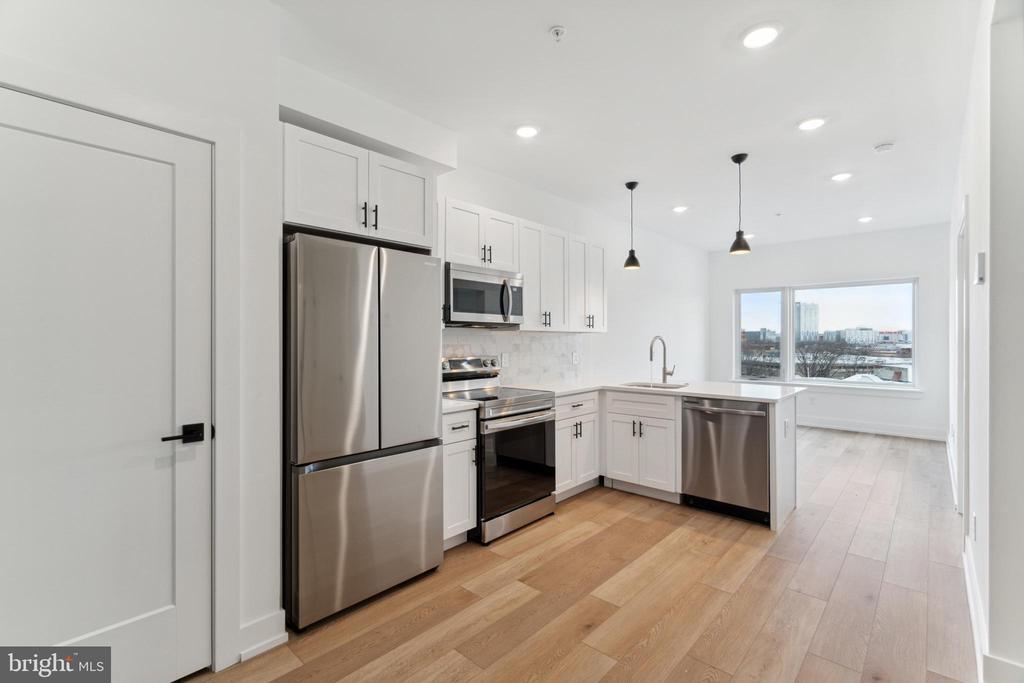 901 Leland St in Philadelphia, PA - Building Photo