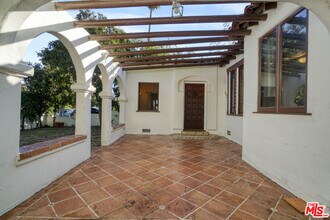 449 N Sweetzer Ave in Los Angeles, CA - Building Photo - Building Photo