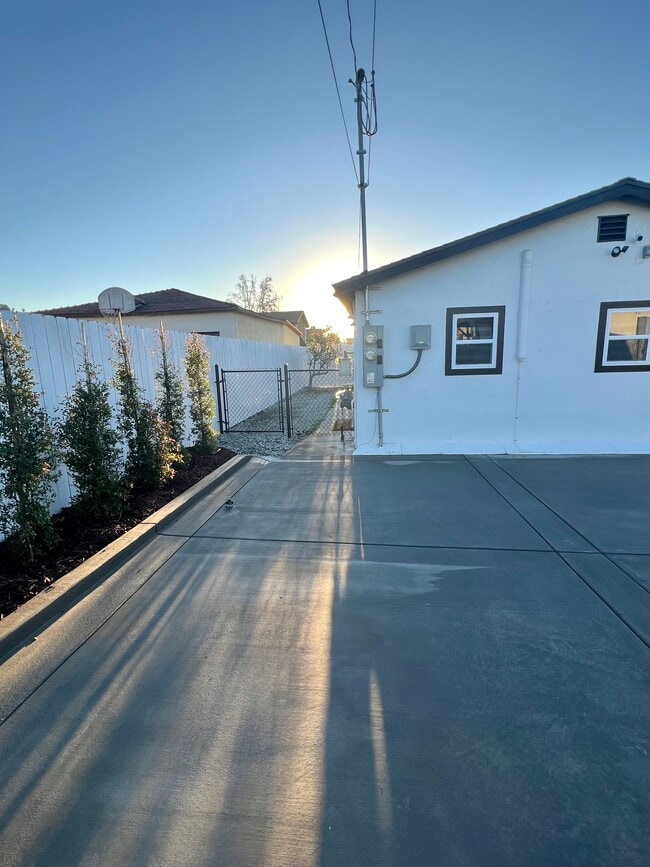 property at 2016 N Ave