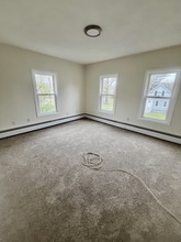 54 Clifford St, Unit 2 in Taunton, MA - Foto de edificio - Building Photo